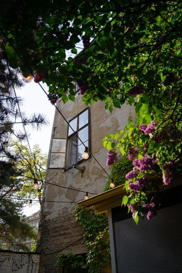 Street Food Possonium Apartments Bratislava Exterior photo